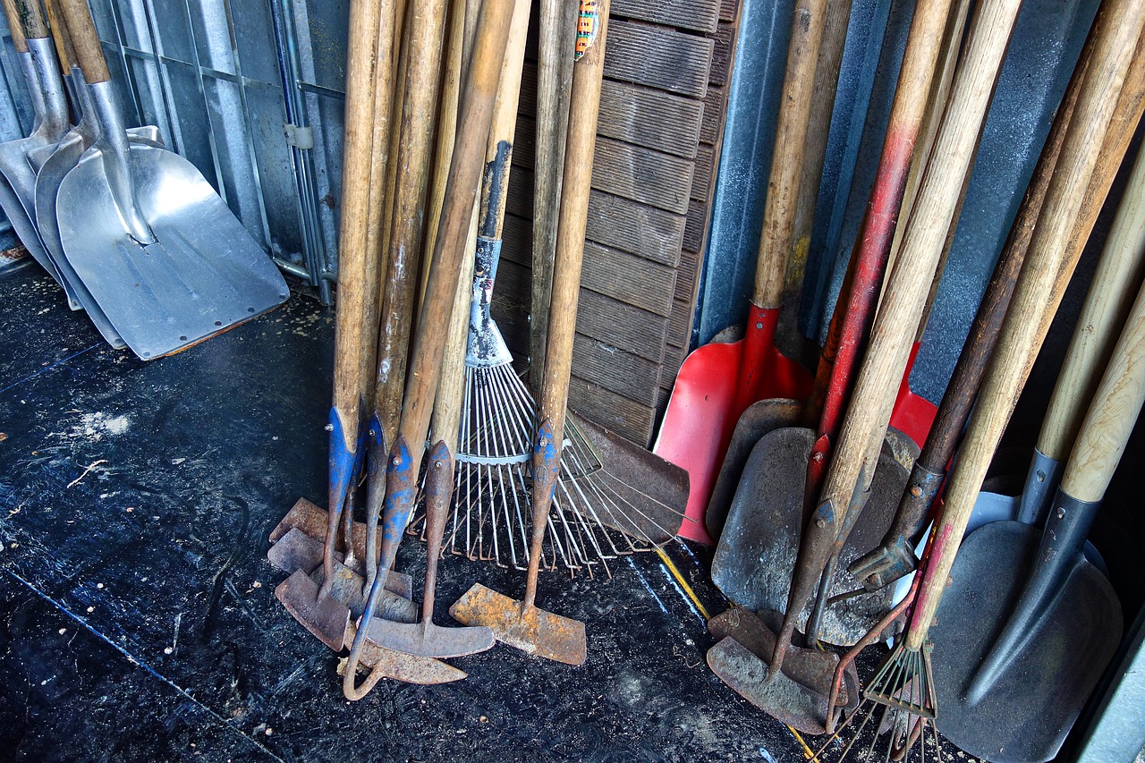 How to Pack Garden Tools for Moving